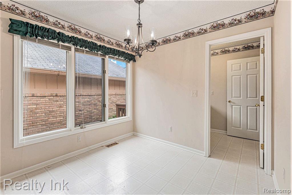 34978 WHITE PINE Trail, Farmington Hills, MI 48335 — Photo 7