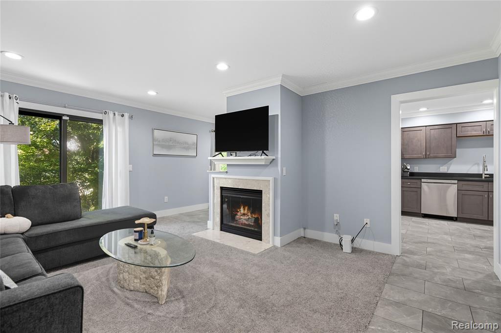 629 Ashley Circle, Rochester Hills, MI 48307 — Photo 3
