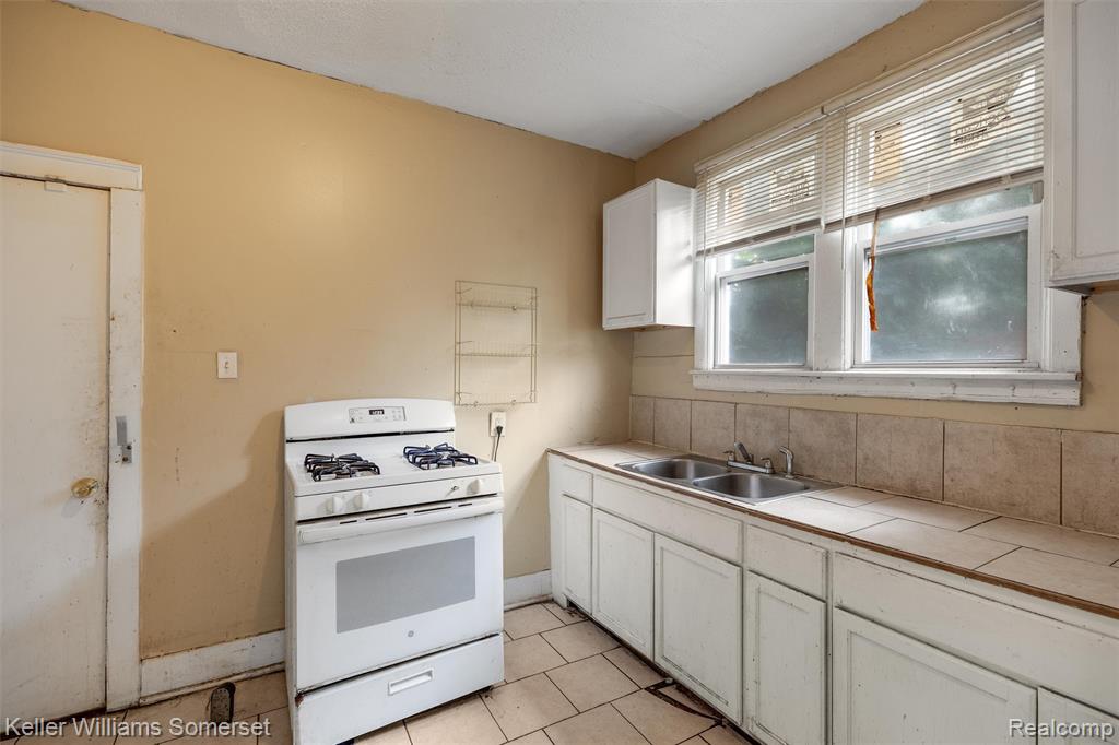 15766 Ferguson Street, Detroit, MI 48227 — Photo 12