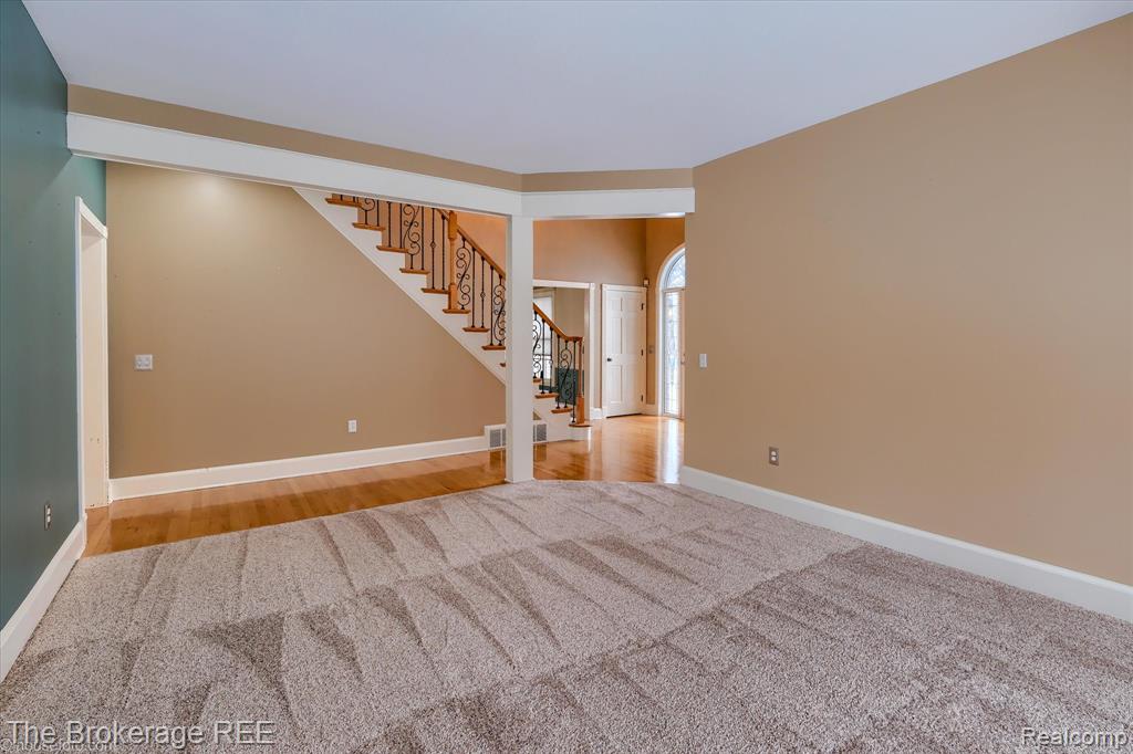 5475 Woodfield Parkway, Grand Blanc, MI 48439 — Photo 14