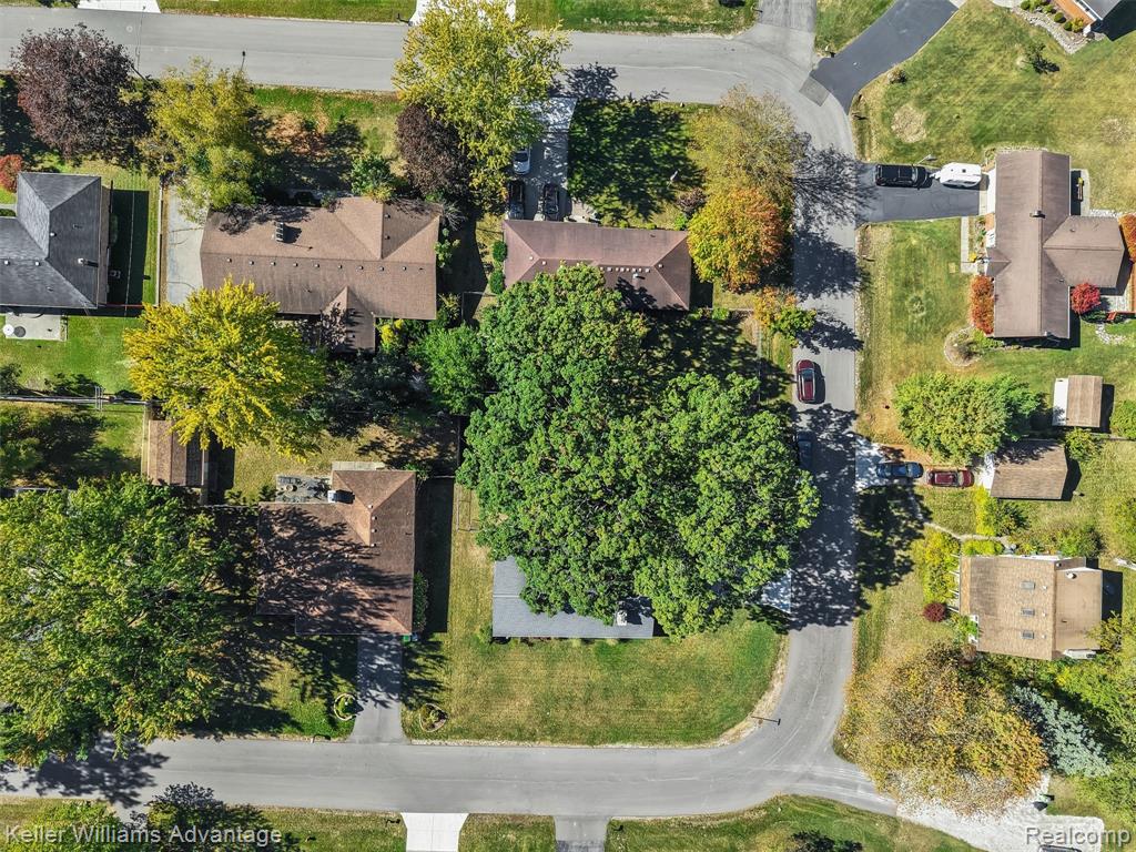 671 E Crest Lane, South Lyon, MI 48178 — Photo 48
