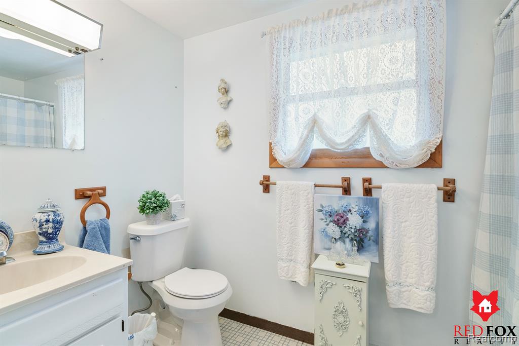 751 WILLIAMSBURG Drive, Caro, MI 48723 — Photo 28