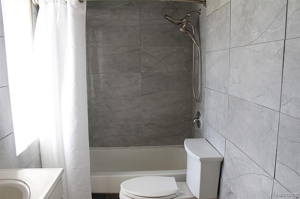 43267 UTICA Road, Sterling Heights, MI 48314 — Photo 18
