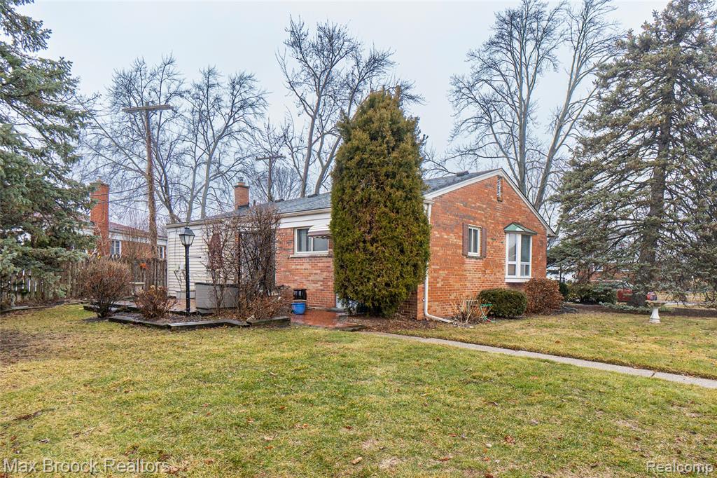 1703 Browning Avenue, Madison Heights, MI 48071 — Photo 35