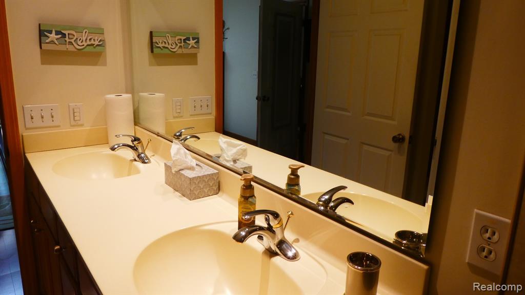 8051 Prestonwood Court, Flushing, MI 48433 — Photo 36