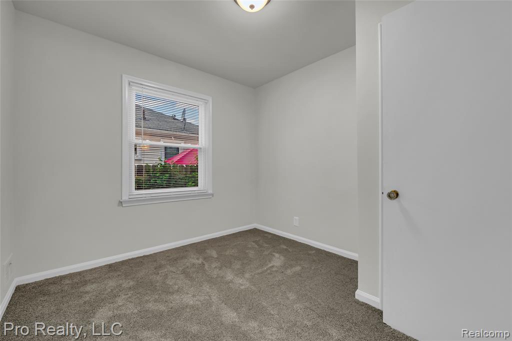 650 CLEOPHUS Parkway, Lincoln Park, MI 48146 — Photo 11