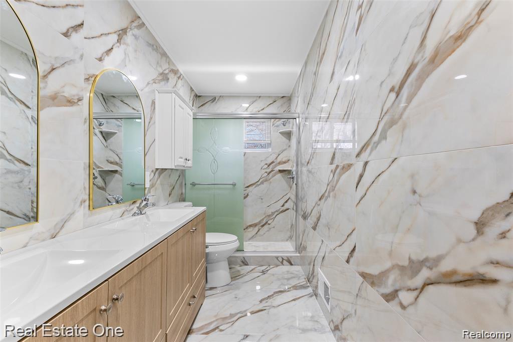8456 Robindale Street, Dearborn Heights, MI 48127 — Photo 12
