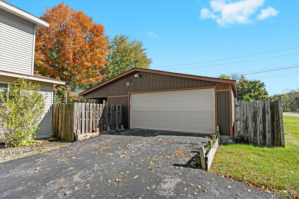 4485 Pommore, Milford, MI 48380 — Photo 29