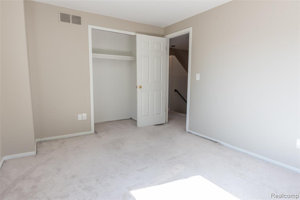 7337 Oak Tree Drive, West Bloomfield, MI — Photo 21