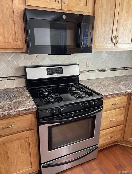 902 E WINDEMERE Avenue, Royal Oak, MI 48073 — Photo 4
