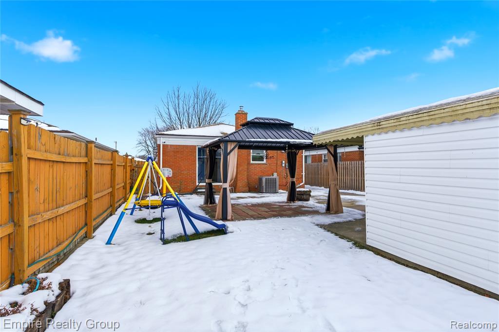 6545 Robindale Avenue, Dearborn Heights, MI 48127 — Photo 25