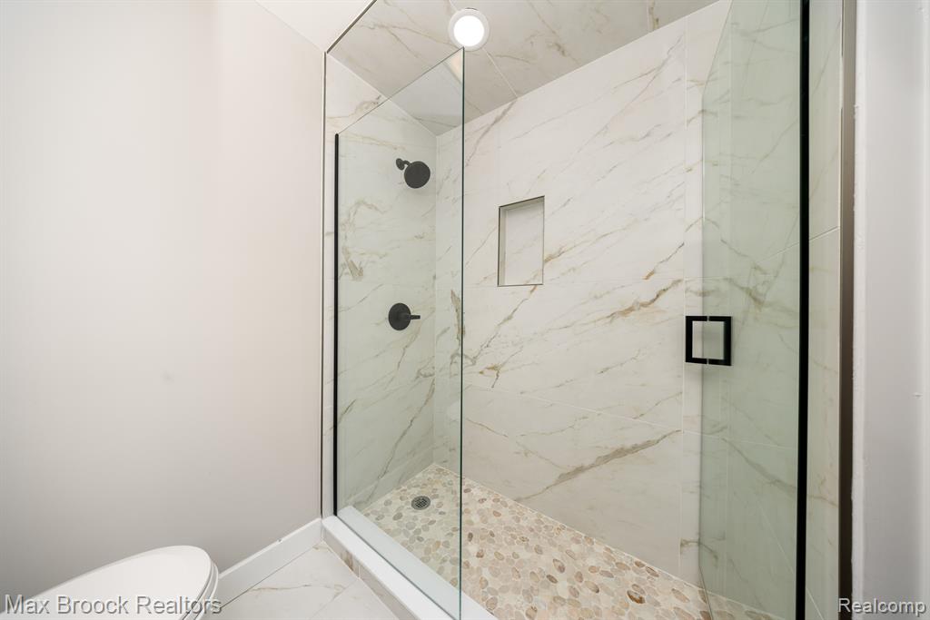 5240 CLARENDON CREST Street, Bloomfield Hills, MI 48302 — Photo 36