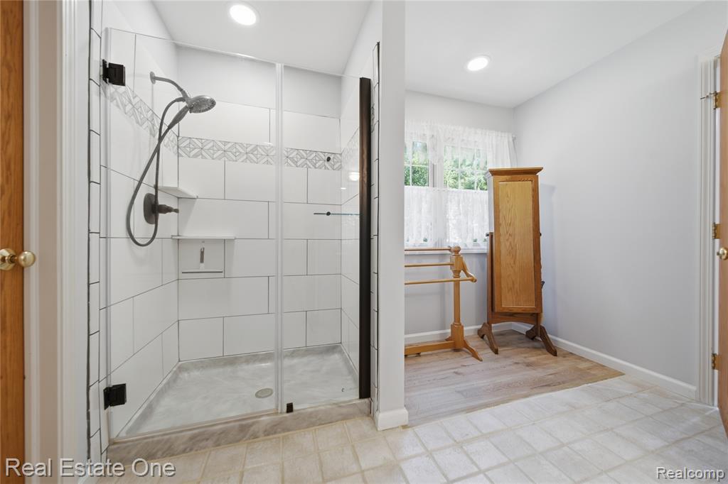 8450 Merrill Road, Whitmore Lake, MI 48189 — Photo 23