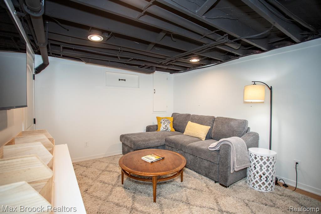 924 N Maple Avenue, Royal Oak, MI 48067 — Photo 52
