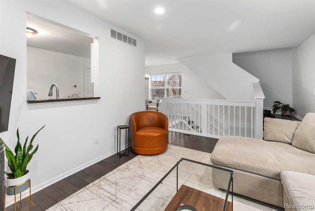 815 PALLISTER Street, Detroit, MI 48202 — Photo 5