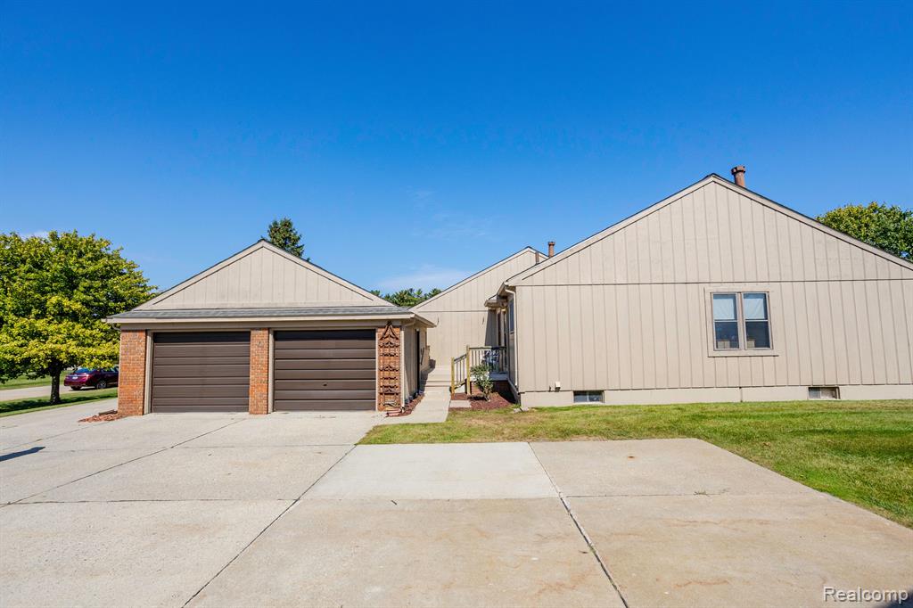 9871 Cambridge Court, South Lyon, MI 48178 — Photo 34