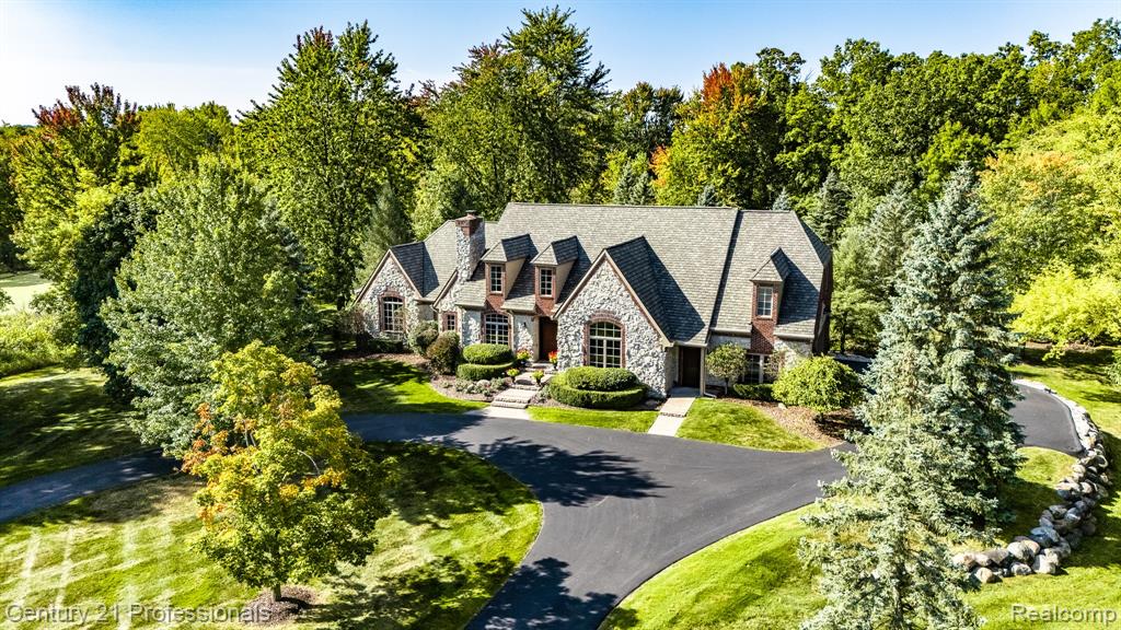 8242 Pine Hollow Court, Grand Blanc, MI 48439 — Photo 66