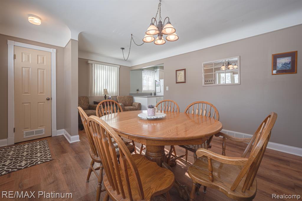 710 MANORDALE Court, Milford, MI 48381 — Photo 16
