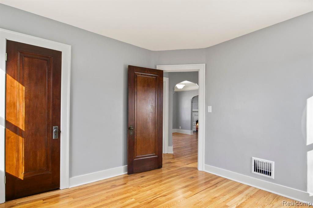 902 E 2ND Street, Royal Oak, MI 48067 — Photo 18