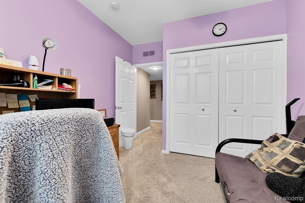 26604 KIRKWAY Circle, Woodhaven, MI 48183 — Photo 17