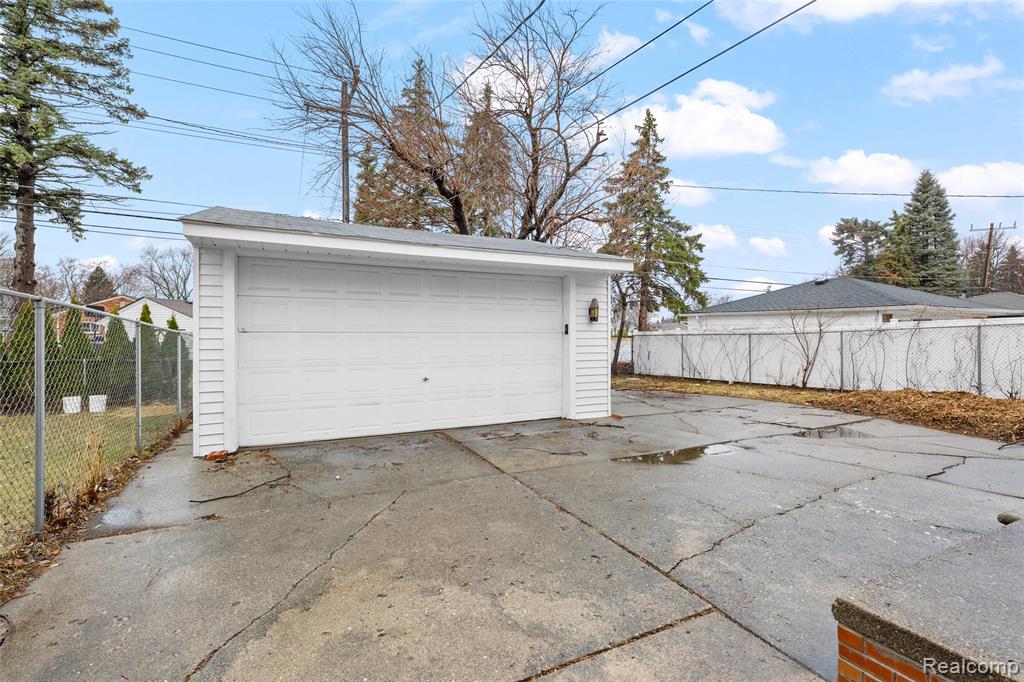 8539 Salem Lane, Dearborn Heights, MI 48127 — Photo 4