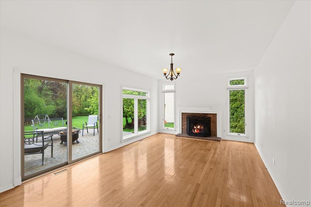 45273 Yorkshire Drive, Novi, MI — Photo 16