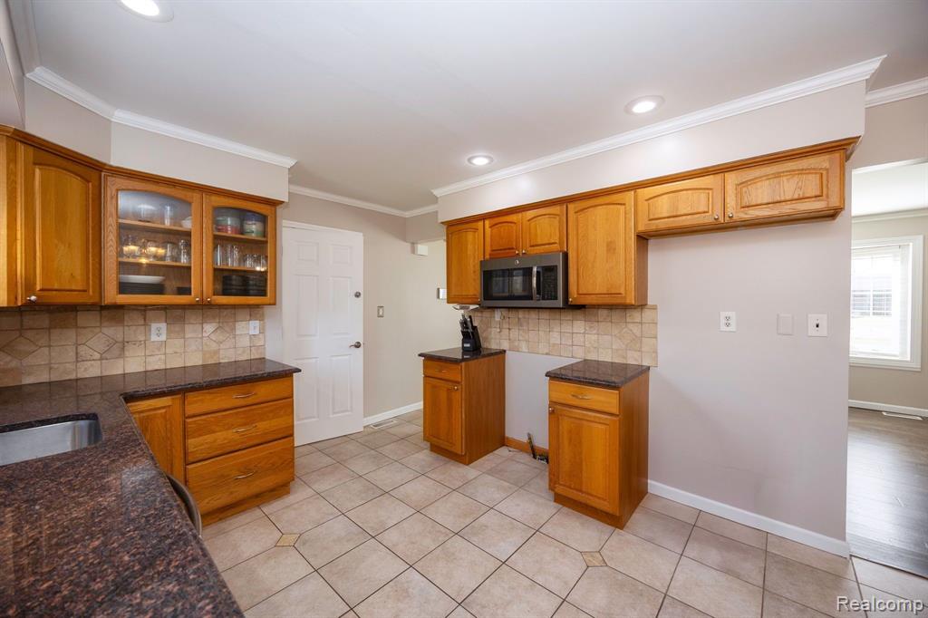 9722 BLAUVELT Drive, Grosse Ile, MI 48138 — Photo 23