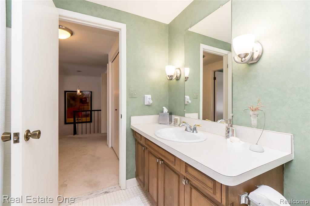 7308 Creek View Circle, West Bloomfield, MI — Photo 37