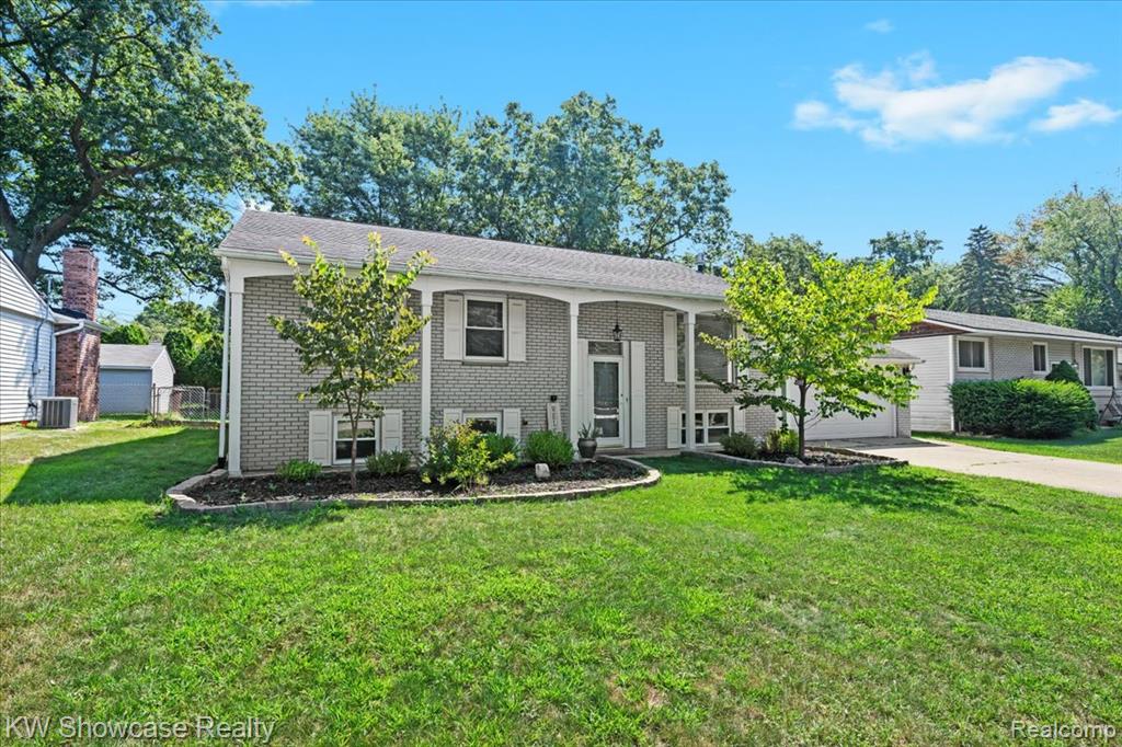 2370 Roselawn Street, Wolverine Lake, MI 48390 — front exterior