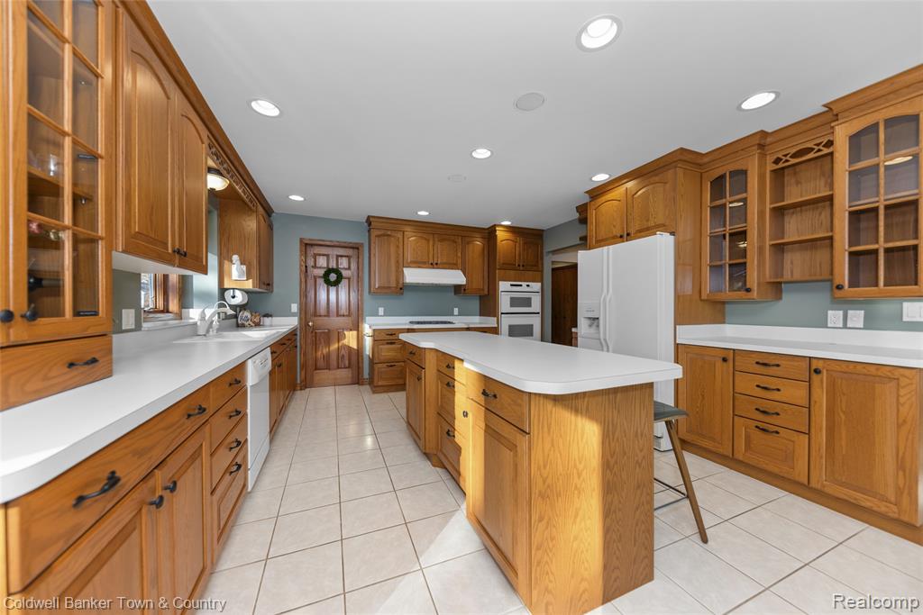 11535 Lancelot Lane, Pinckney, MI 48169 — Photo 34