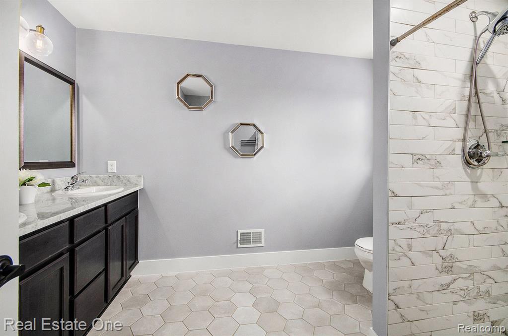 47618 VIOLA Lane, New Baltimore, MI 48047 — Photo 16