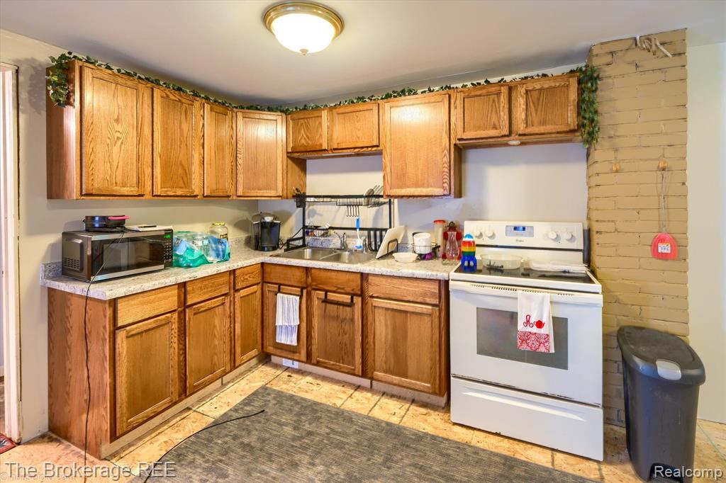 2453 Clarice Avenue, Burton, MI 48519 — Photo 8