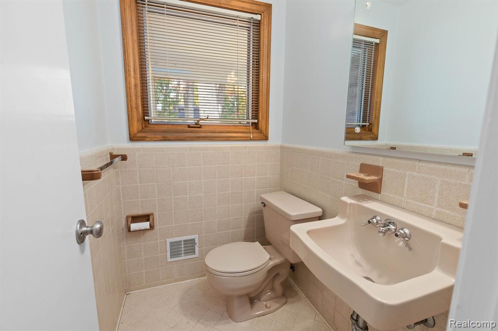 4966 Whispering Pine Lane, Bloomfield Hills, MI 48302 — Photo 18
