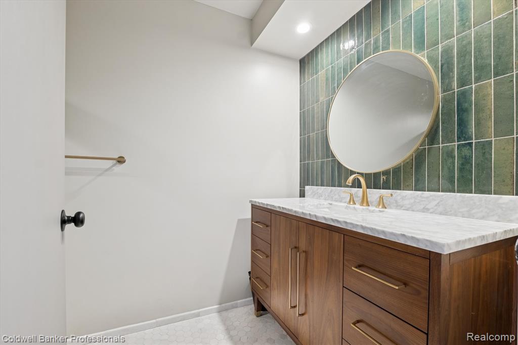 18275 Edenderry Street, Northville, MI 48168 — Photo 34