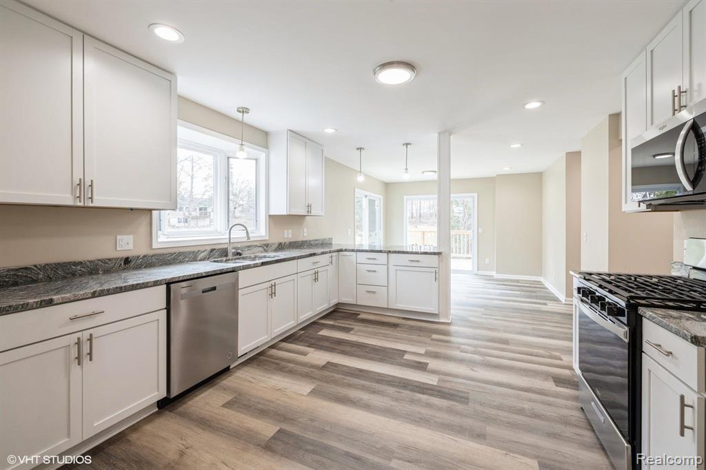 4170 NAVARRA, White Lake, MI 48383 — Photo 5