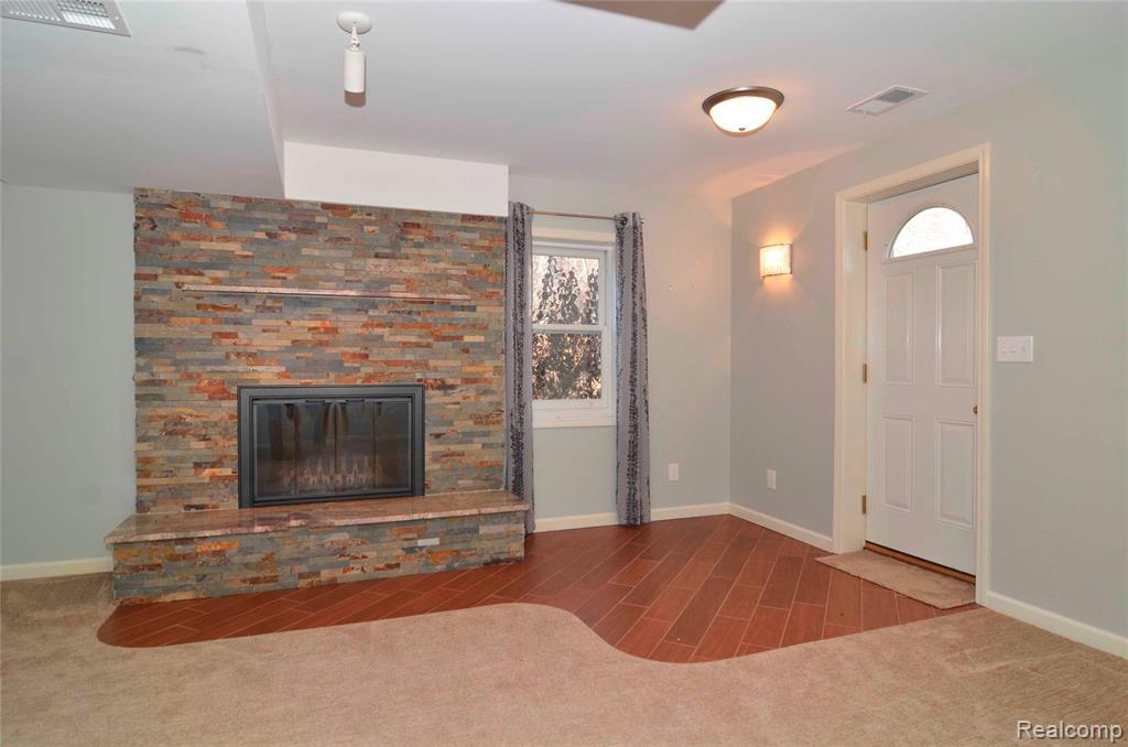 8152 Fairfield Circle, Springfield, MI — Photo 17