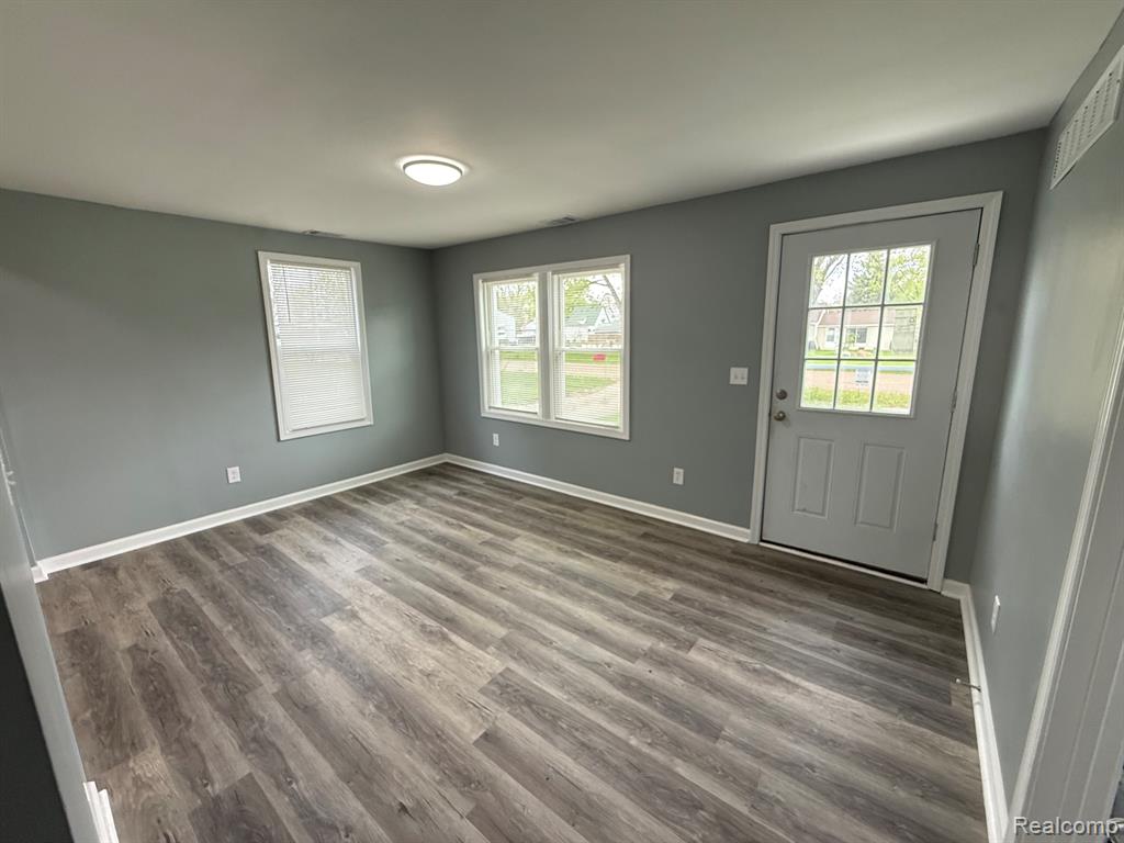 3336 Leta Avenue, Burton, MI 48529 — Photo 7