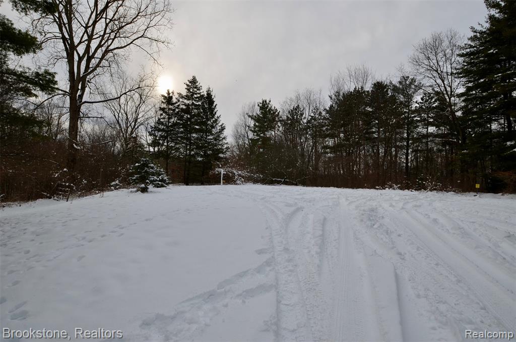 5365 Jacobs Drive, Holly, MI 48442 — front exterior