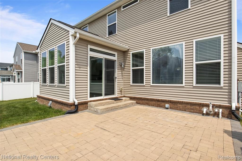 451 Goodrich, Wixom, MI — Photo 31