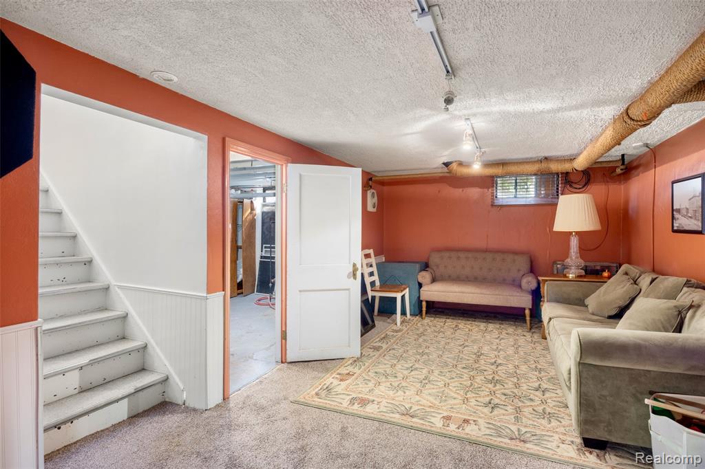 872 University Place, Grosse Pointe, MI 48230 — Photo 25