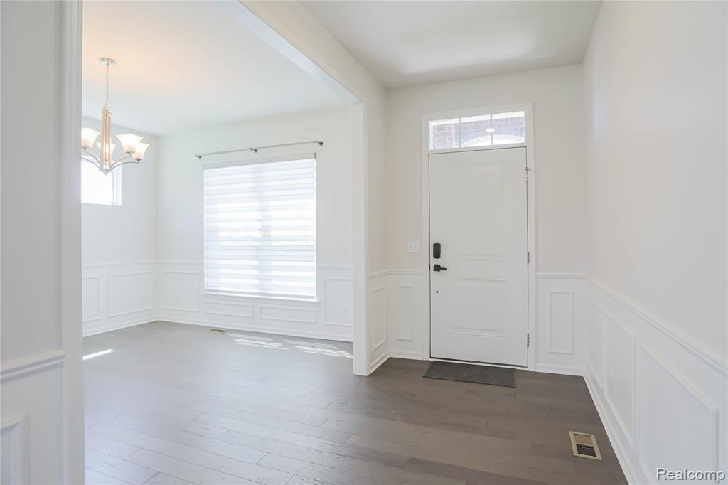 13101 Valencia Drive, Utica, MI 48315 — Photo 11