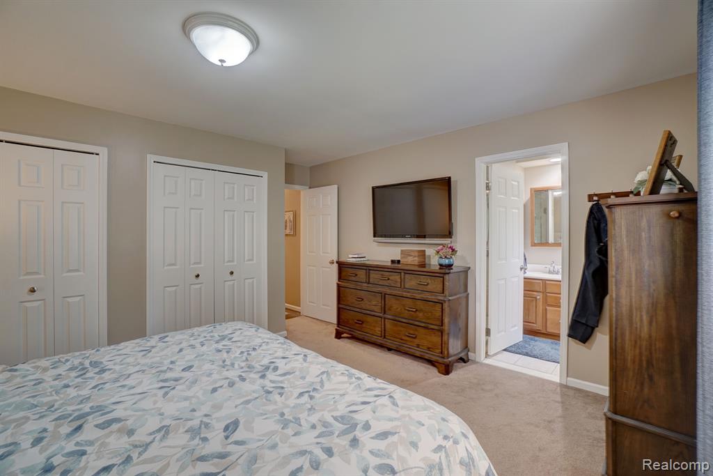 5760 LARKINS Drive, Troy, MI 48085 — Photo 17
