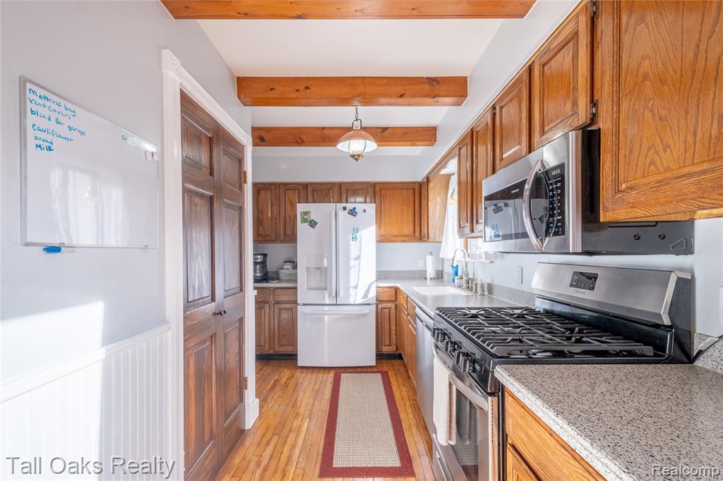 731 Cherry Hill Court, Columbiaville, MI 48421 — Photo 8