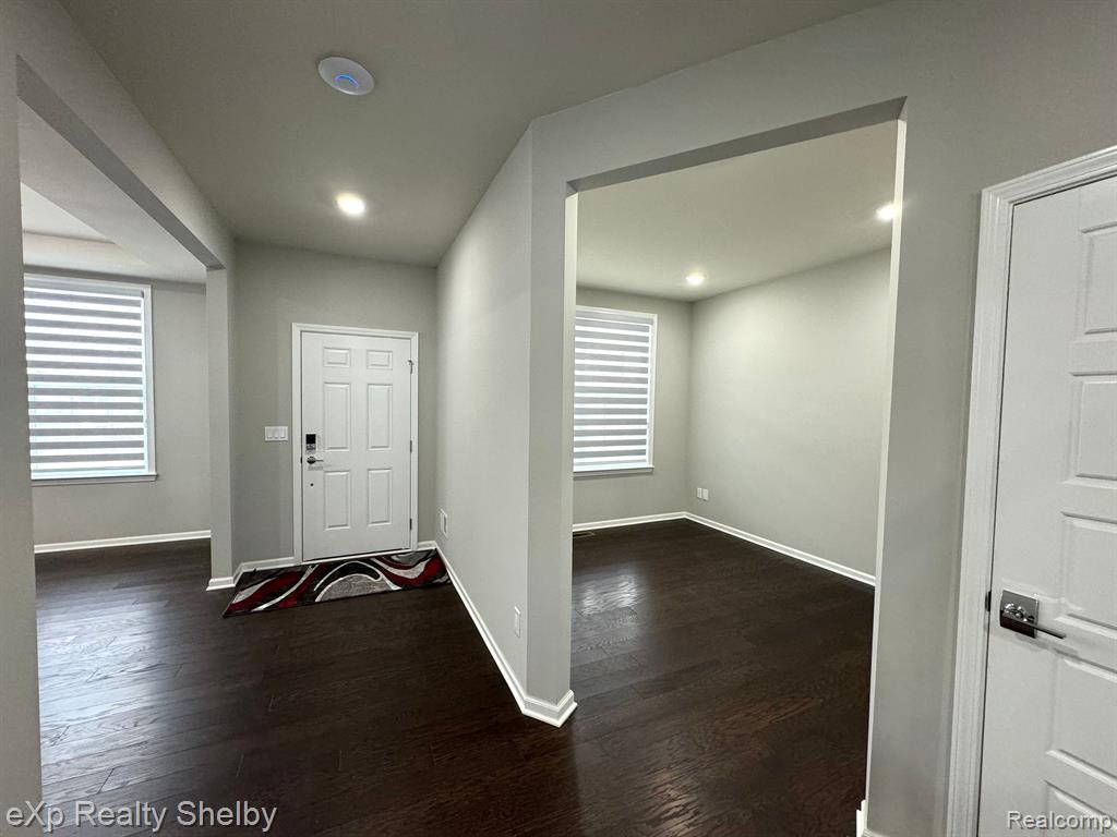 49477 Hummel Dr, Macomb, MI 48044 — Photo 2
