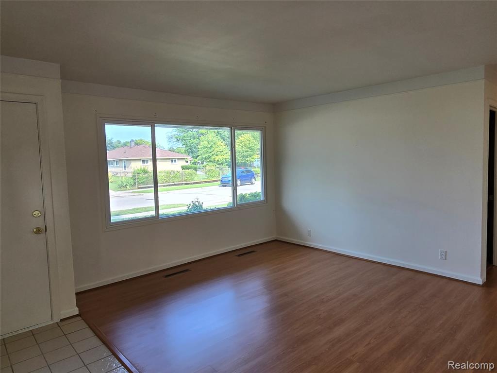 535 Lytle Place, Garden City, MI — Photo 6