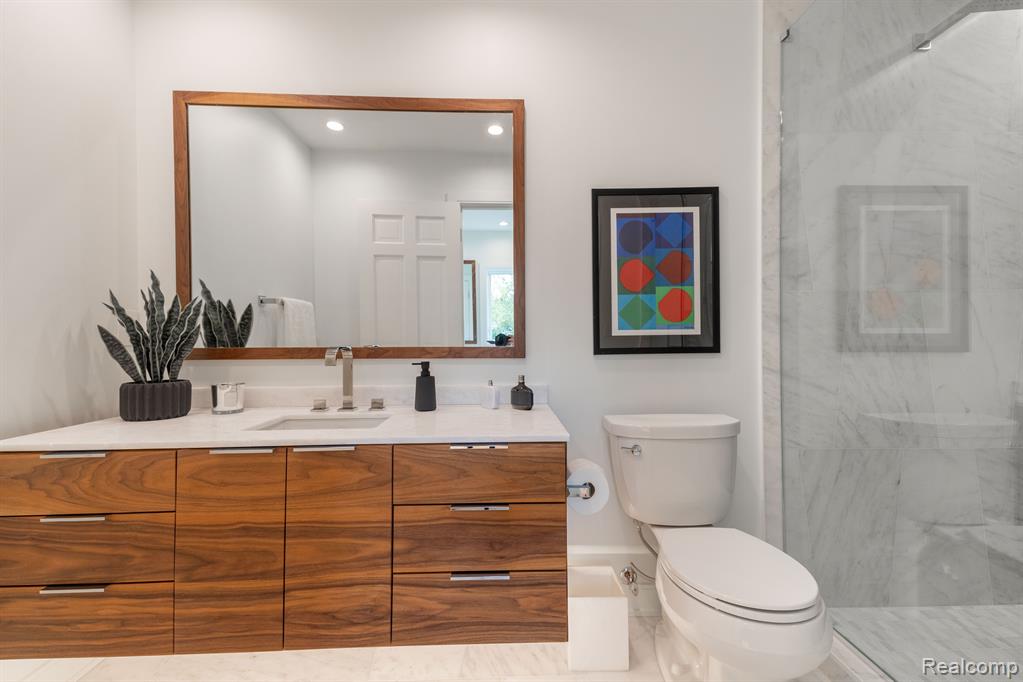 655 CANTERBURY Road, Grosse Pointe Woods, MI 48236 — Photo 36