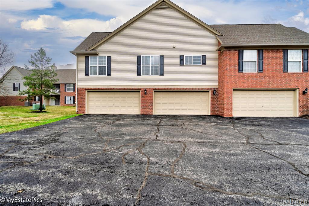 28231 CARLTON WAY Drive, Novi, MI 48377 — Photo 30