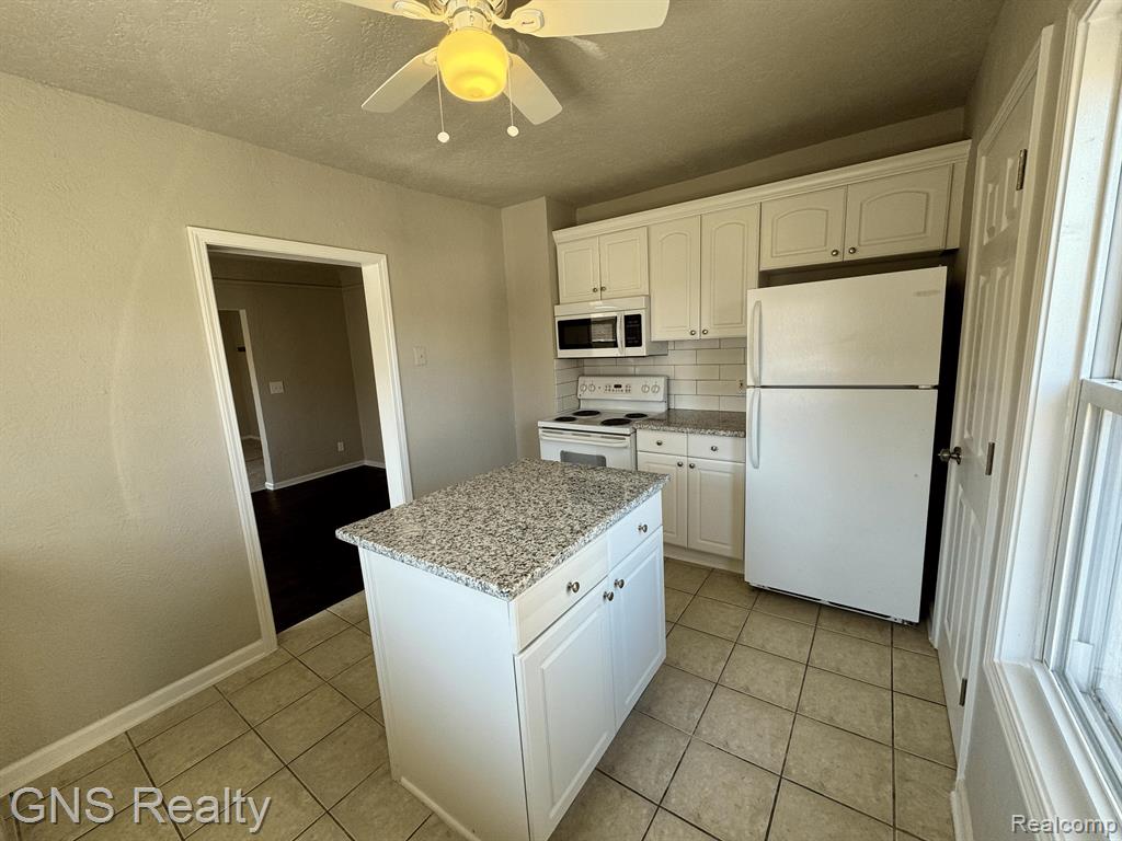 882 KENILWORTH Avenue, Pontiac, MI 48340 — Photo 3