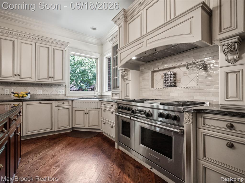 528 Barrington Court, Bloomfield Hills, MI 48304 — Photo 18