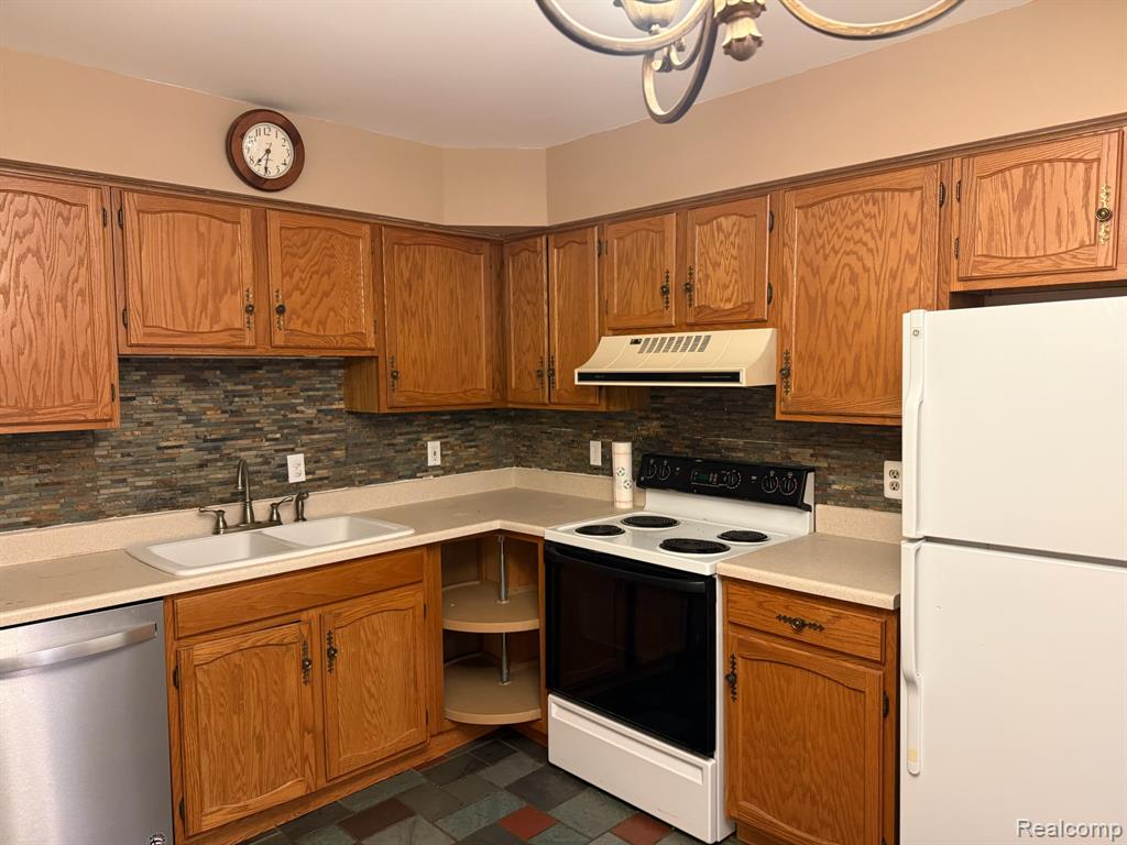 982 N Adams Road, Birmingham, MI 48009 — Photo 10